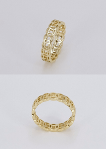 Elegant Openwork Gold Band Ring